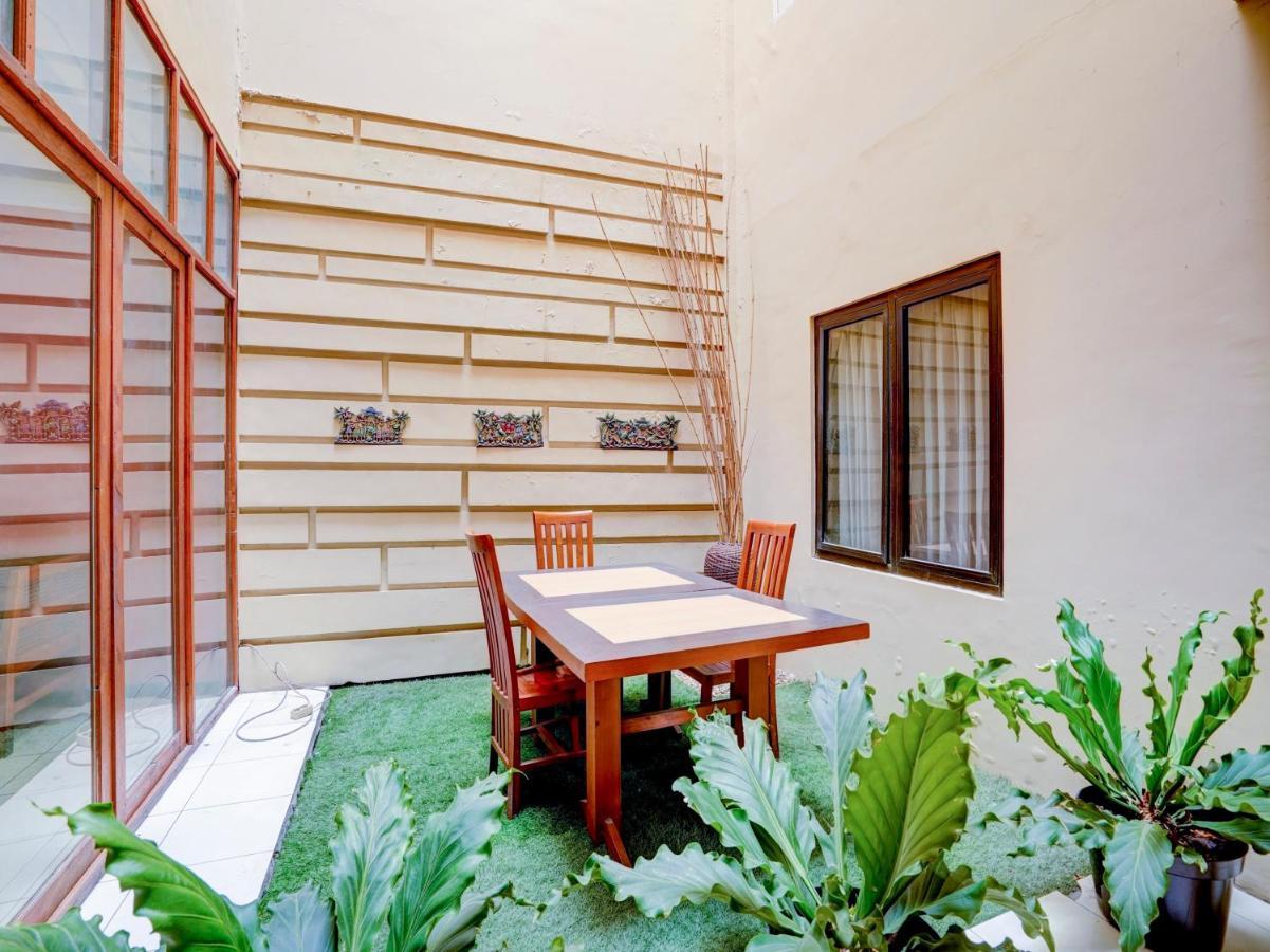 Oyo Flagship 90425 22 Hotel Surabaya