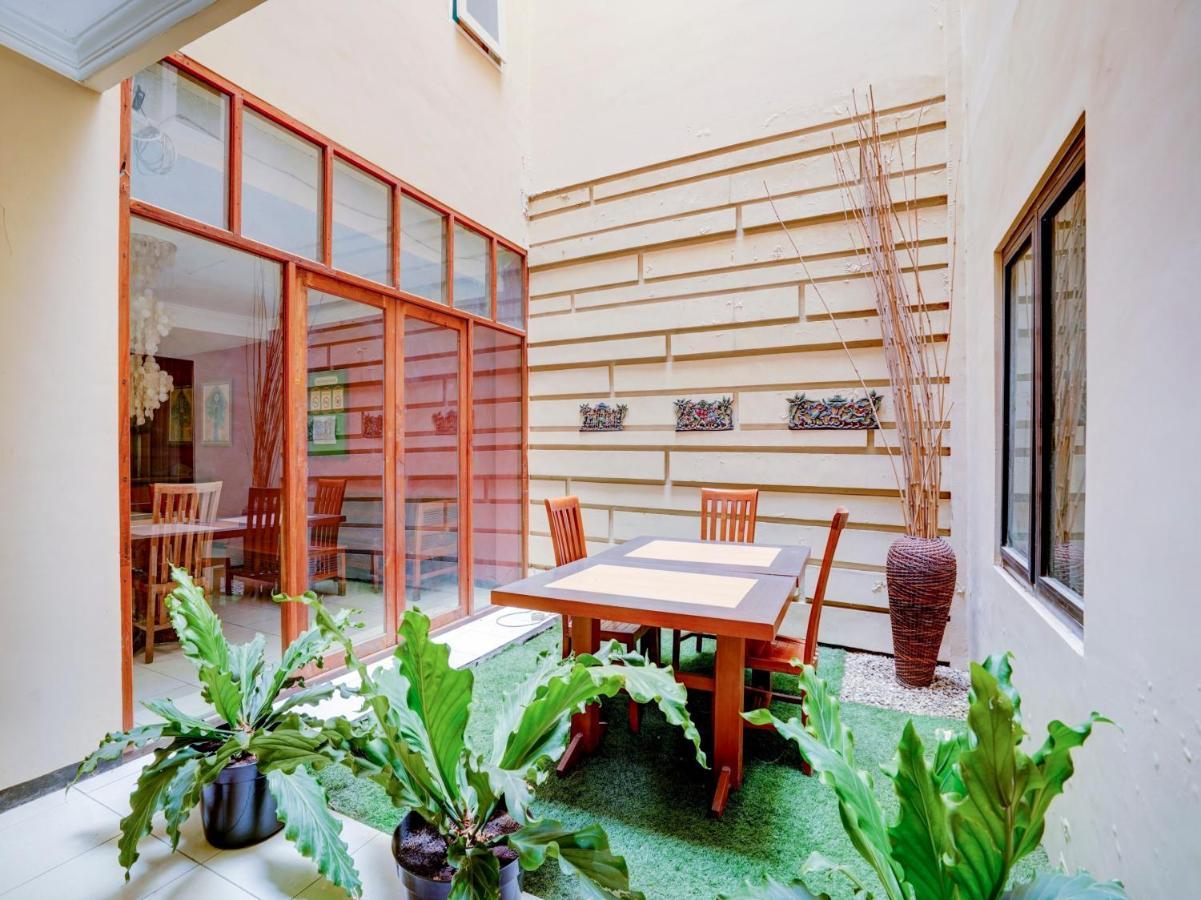 Oyo Flagship 90425 22 2* Surabaya