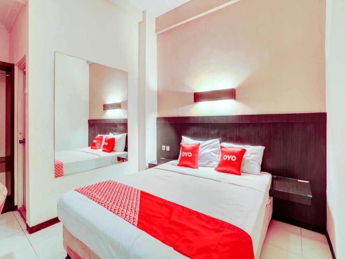 Oyo Flagship 90425 22 Surabaya